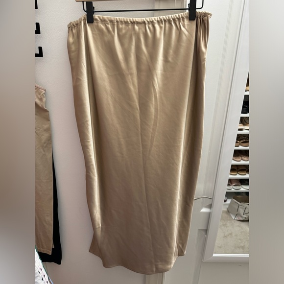Old Navy High waisted Satin Midi Slip Skirt - NWT - Picture 2 of 5